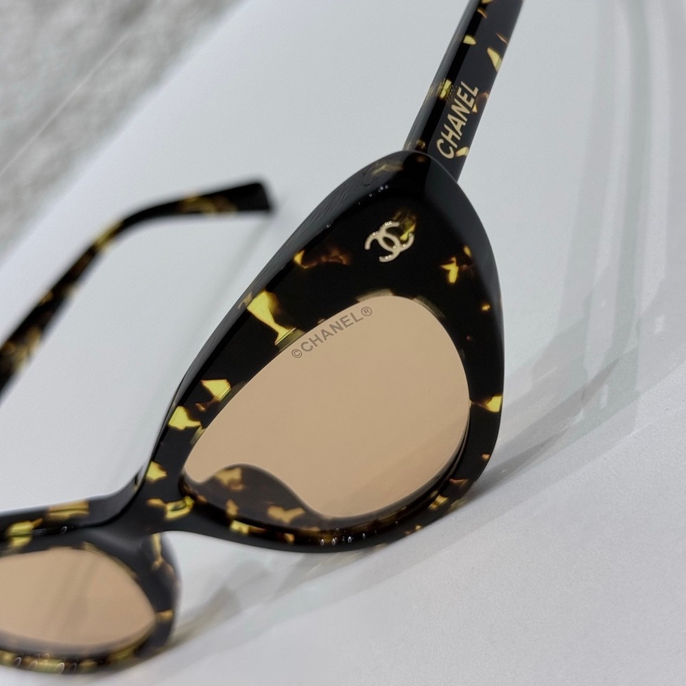 Chanel Upturned Cat-Eyed Sunglasses - Picture 5 of 7